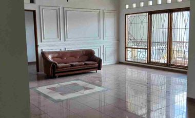 Disewakan Rumah modern 2 lt, Permata Indah Holis,akses Tol 5mnt, strategis, cocok hunian atau kantor, salon, pre wedding, dll