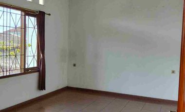 Disewakan Rumah modern 2 lt, Permata Indah Holis,akses Tol 5mnt, strategis, cocok hunian atau kantor, salon, pre wedding, dll