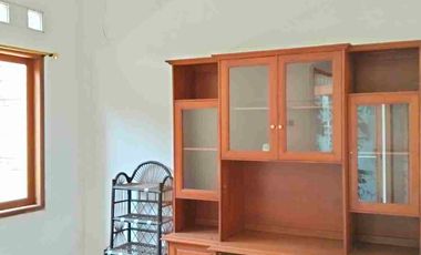 Disewakan Rumah modern 2 lt, Permata Indah Holis,akses Tol 5mnt, strategis, cocok hunian atau kantor, salon, pre wedding, dll