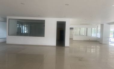 Bodega Alquilo De 4.750 M2 / $94.2 Millones / Ubicación: Cali Zona Comercial E Industrial / Excelente Vitrina