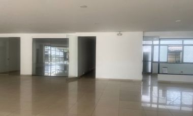 Bodega Alquilo De 4.750 M2 / $94.2 Millones / Ubicación: Cali Zona Comercial E Industrial / Excelente Vitrina