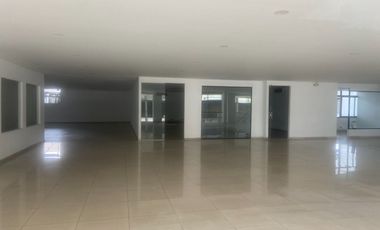 Bodega Alquilo De 4.750 M2 / $94.2 Millones / Ubicación: Cali Zona Comercial E Industrial / Excelente Vitrina