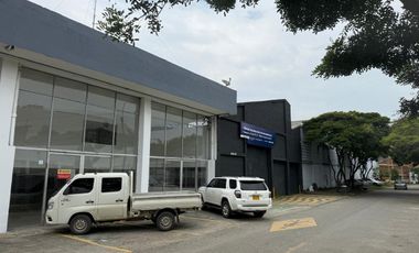 Bodega Alquilo De 4.750 M2 / $94.2 Millones / Ubicación: Cali Zona Comercial E Industrial / Excelente Vitrina