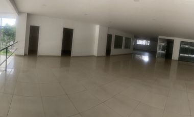 Bodega Alquilo De 4.750 M2 / $94.2 Millones / Ubicación: Cali Zona Comercial E Industrial / Excelente Vitrina