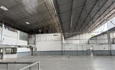 Bodega Alquilo De 4.750 M2 / $94.2 Millones / Ubicación: Cali Zona Comercial E Industrial / Excelente Vitrina