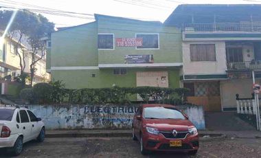 VENDO CASA  FLORIDABLANCA CAS ESQUINERA COMERCIAL. Barrio  san Bernardo rodeada de parqueadero y negocio.