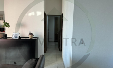 Recámara King con 2 clósets, Gym Life Fitness y 2 lugares de estacionamiento.