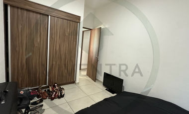 Recámara King con 2 clósets, Gym Life Fitness y 2 lugares de estacionamiento.