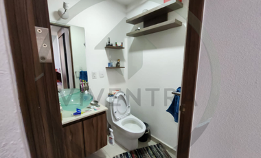 Recámara King con 2 clósets, Gym Life Fitness y 2 lugares de estacionamiento.