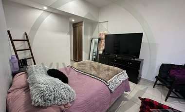 Recámara King con 2 clósets, Gym Life Fitness y 2 lugares de estacionamiento.