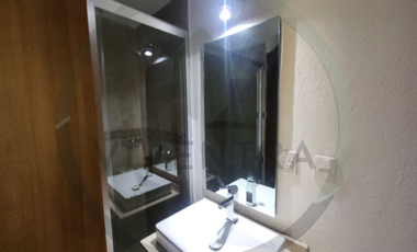 Recámara King con 2 clósets, Gym Life Fitness y 2 lugares de estacionamiento.