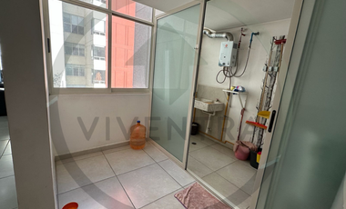 Recámara King con 2 clósets, Gym Life Fitness y 2 lugares de estacionamiento.