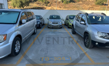 Recámara King con 2 clósets, Gym Life Fitness y 2 lugares de estacionamiento.