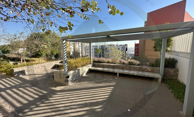 Recámara King con 2 clósets, Gym Life Fitness y 2 lugares de estacionamiento.