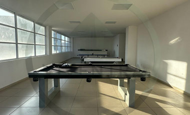 Recámara King con 2 clósets, Gym Life Fitness y 2 lugares de estacionamiento.