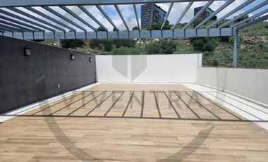 Recámara King con 2 clósets, Gym Life Fitness y 2 lugares de estacionamiento.