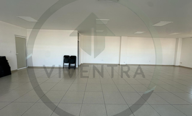 Recámara King con 2 clósets, Gym Life Fitness y 2 lugares de estacionamiento.