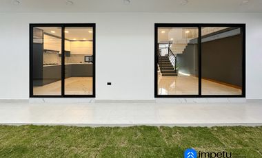En venta casa cuatro habitaciones al sur de la ciudad de Loja sectorJuan José Castillo