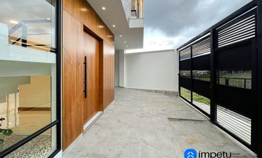 En venta casa cuatro habitaciones al sur de la ciudad de Loja sectorJuan José Castillo