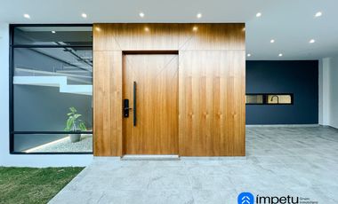 En venta casa cuatro habitaciones al sur de la ciudad de Loja sectorJuan José Castillo