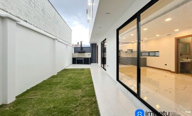 En venta casa cuatro habitaciones al sur de la ciudad de Loja sectorJuan José Castillo