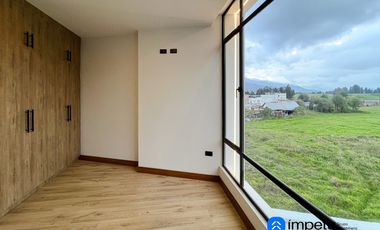 En venta casa cuatro habitaciones al sur de la ciudad de Loja sectorJuan José Castillo