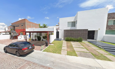 SE VENDE CASA EN JURIQUILLA, QUERETARO