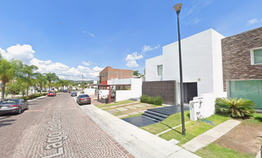 SE VENDE CASA EN JURIQUILLA, QUERETARO