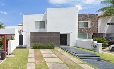 SE VENDE CASA EN JURIQUILLA, QUERETARO