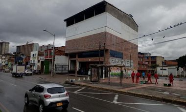 OPORTUNIDAD: Bodega Esquinera de 2.400 m2.