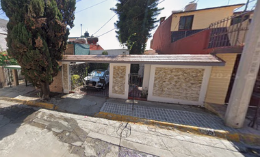 **CASA EN REMATE BANCARIO – GRAN OPORTUNIDAD DE INVERSIÓN** 📍 Cerro Atenco, Los Pirules, Tlalnepantla de Baz  💰 **Precio: $470,000 MXN – Pago de con