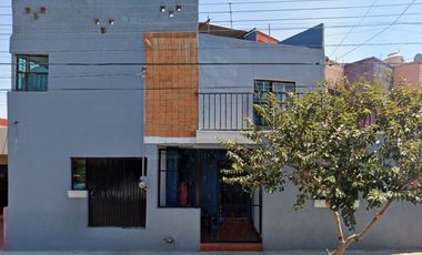 VENTA DE CASA UBICADA EN BATALLON DE SAN BLAS JARDINES DE SANTA ISABEL GUADALAJARA