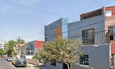 VENTA DE CASA UBICADA EN BATALLON DE SAN BLAS JARDINES DE SANTA ISABEL GUADALAJARA