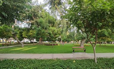 VENTA | CASA | MIRAFLORES | TERRAZA | JARDÍN | 4 DORMITORIOS | 4.5 BAÑOS | 2 COCHERAS TECHADAS | 4 PISOS