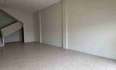 Local comercial avenida Juan tanca Marengo con parqueos y guardiania