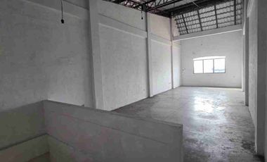 Local comercial avenida Juan tanca Marengo con parqueos y guardiania