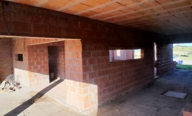 Venta de terreno con casa sin terminar en Tierra de Sueños Barrio Nautico Arroyo Seco