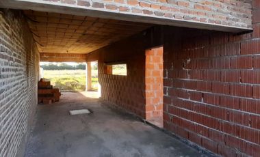 Venta de terreno con casa sin terminar en Tierra de Sueños Barrio Nautico Arroyo Seco