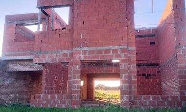 Venta de terreno con casa sin terminar en Tierra de Sueños Barrio Nautico Arroyo Seco