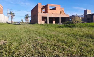 Venta de terreno con casa sin terminar en Tierra de Sueños Barrio Nautico Arroyo Seco