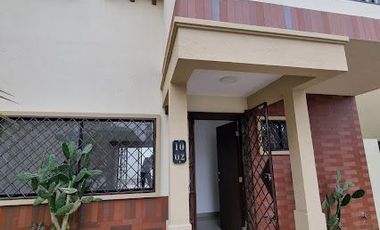 Casa en Alquiler en Vía a la Costa, 3 Habitaciones, 3 Baños, Patio, Parqueo,  Seguridad.