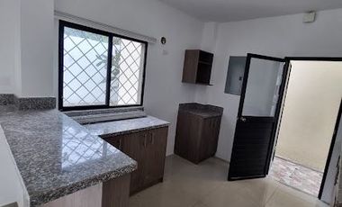 Casa en Alquiler en Vía a la Costa, 3 Habitaciones, 3 Baños, Patio, Parqueo,  Seguridad.