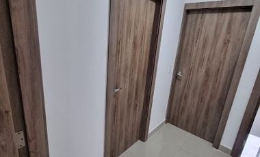 Casa en Alquiler en Vía a la Costa, 3 Habitaciones, 3 Baños, Patio, Parqueo,  Seguridad.