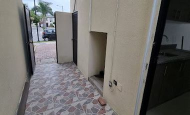 Casa en Alquiler en Vía a la Costa, 3 Habitaciones, 3 Baños, Patio, Parqueo,  Seguridad.