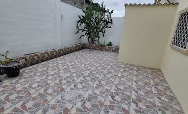 Casa en Alquiler en Vía a la Costa, 3 Habitaciones, 3 Baños, Patio, Parqueo,  Seguridad.