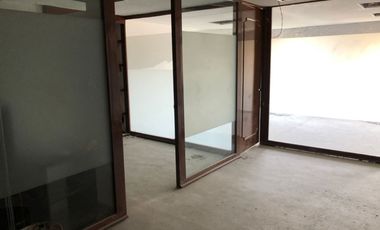 Amplias oficinas en la Roma