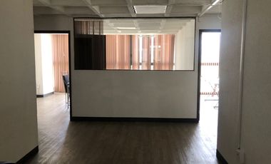 Amplias oficinas en la Roma