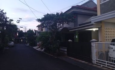 Rumah 2 lantai NO BANJIR  di jual 1,47 M dan disewa 57 jt/thn di Pekayon Jaya Bekasi