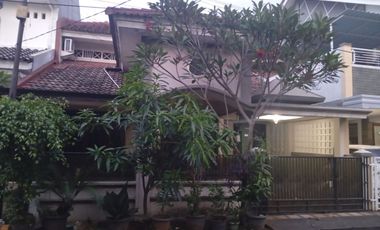 Rumah 2 lantai NO BANJIR  di jual 1,47 M dan disewa 57 jt/thn di Pekayon Jaya Bekasi