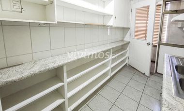 Barrio Toesca. 3 Dormitorios. Amplio